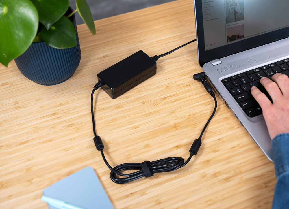 TRUST 22141 - Universal Ladegerät 70W für Laptops