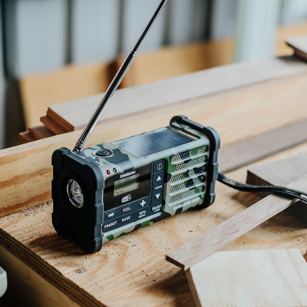 SANGEAN MMR88DAB - MMR-88DAB Camouflage – Tragbares DAB+/FM-Radio mit Solar- und Handkurbelbetrieb