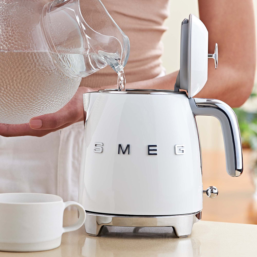 SMEG KLF05WHEU - Mini Wasserkocher 0,8L im 50er Jahre-Stil