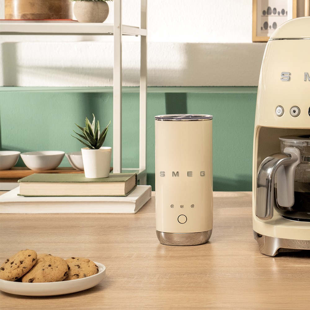 SMEG MFF02CREU - Montalatte Elettrico Panna 50's
