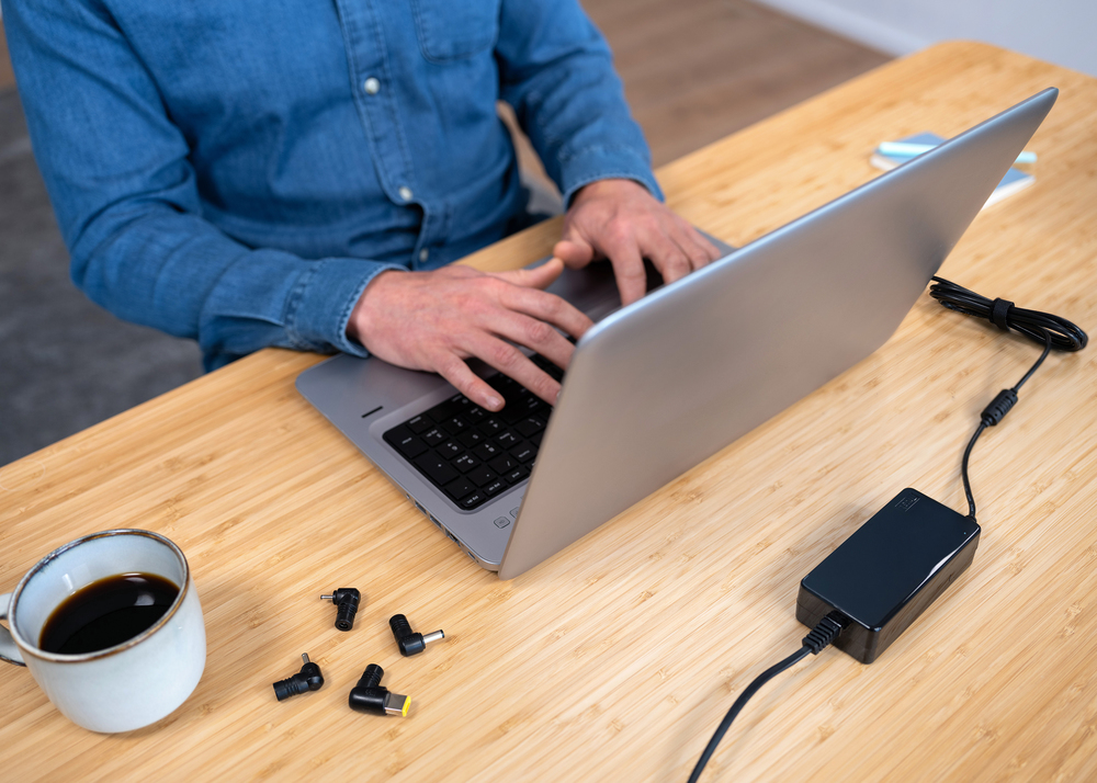 TRUST 22141 - Universal Ladegerät 70W für Laptops