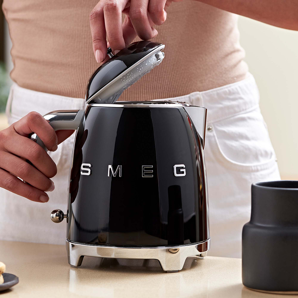 SMEG KLF05BLEU - KLF05BLEU Mini Wasserkocher in Schwarz