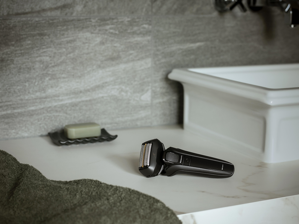 PANASONIC ESLV6UK803 - Rasoio con 5 Lame Wet&Dry