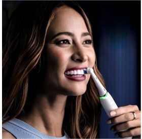ORAL-B AA38846 - Spazzolino elettrico Oral-B iO Series 10 Stardust White